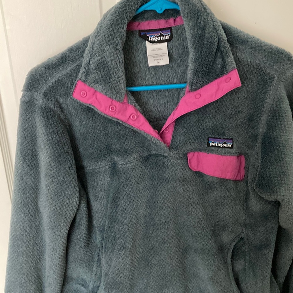 Patagonia retool snap pullover dark heather grey. (Gently Used)